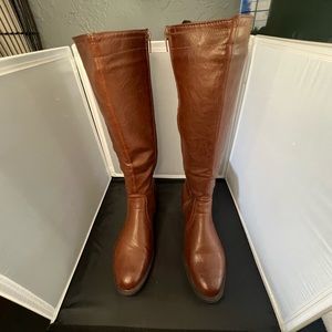 Women’s size 10 American Exchange New York
Gently worn